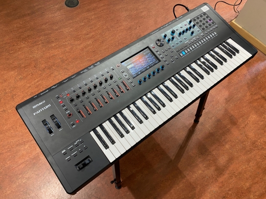 Roland FANTOM 6 Synthesizer Keyboard 2